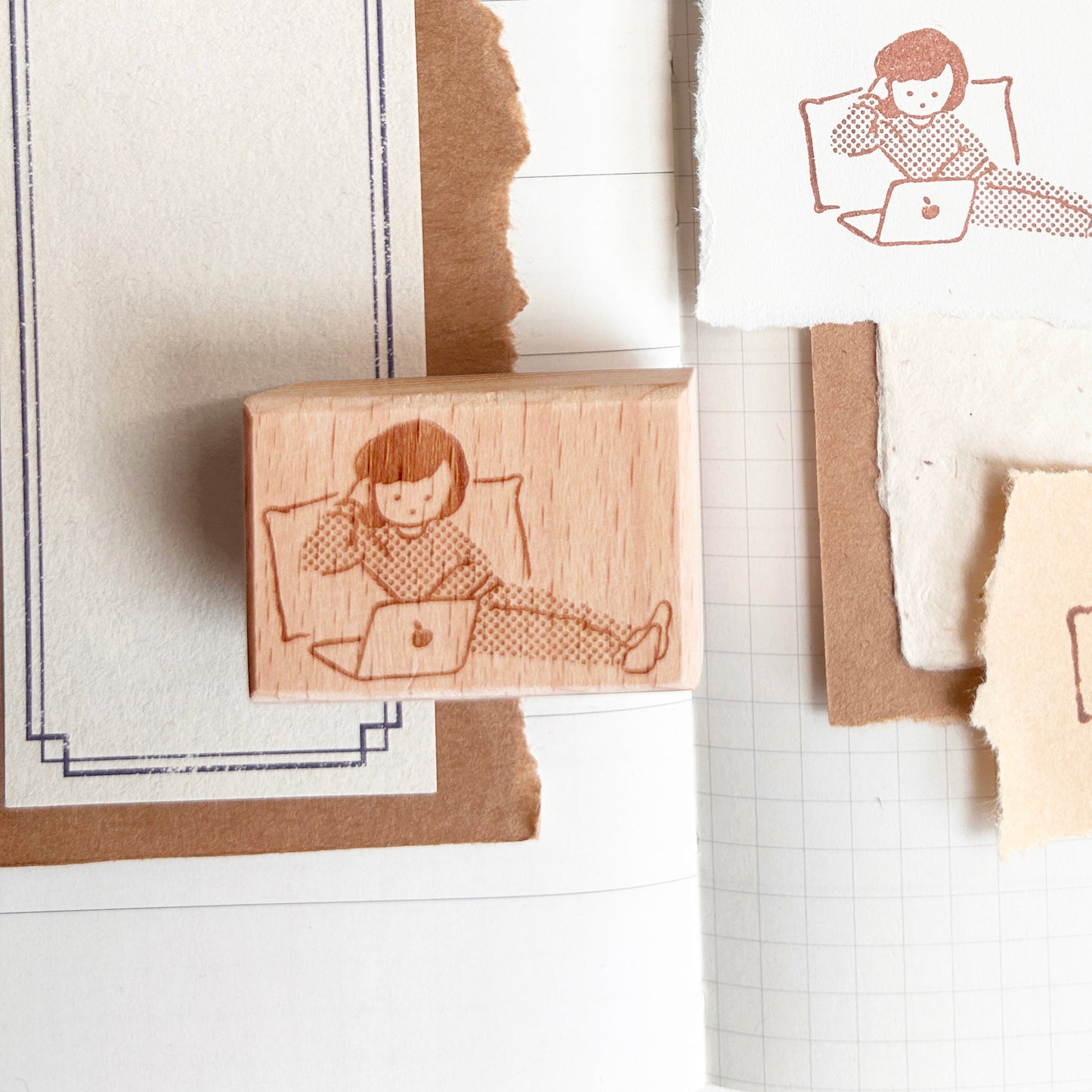 吳郁小姐玩電腦 | 印章