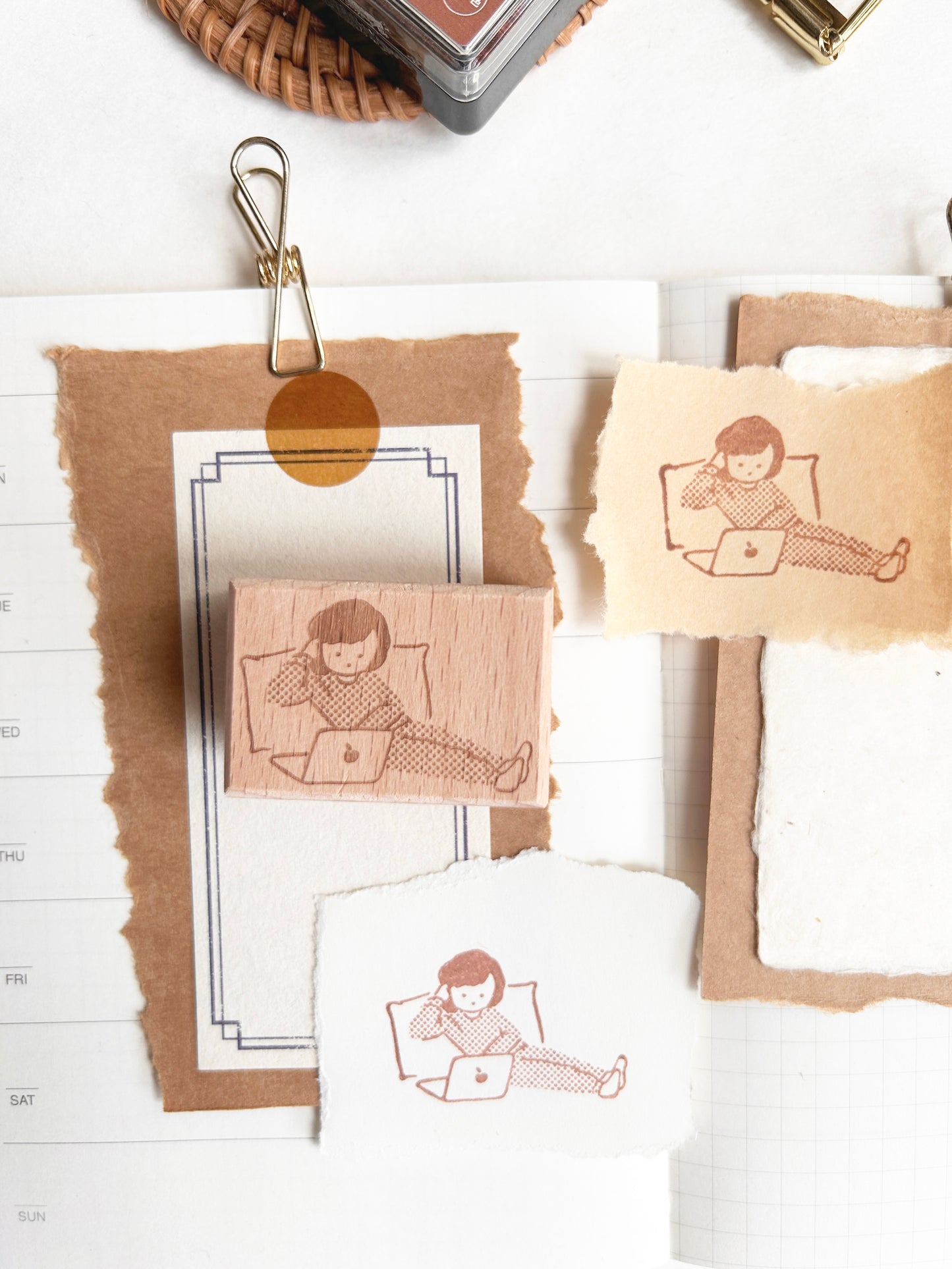 吳郁小姐玩電腦 | 印章