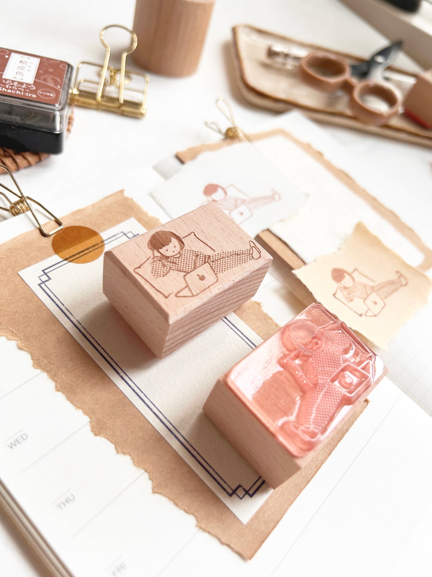 吳郁小姐玩電腦 | 印章